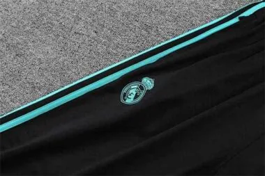 Polo del Real Madrid en verde fluorescente