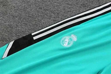 Polo del Real Madrid en color verde claro