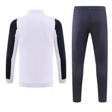 Trajes con chaquetas blancas del Real Madrid 23-24