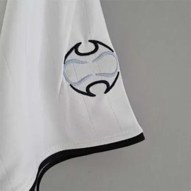 Equipación blanca de prepartido del Real Madrid 22-23