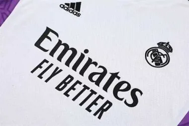 Equipación de entrenamiento del Real Madrid 22-23, color blanco