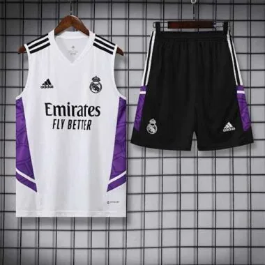 Equipación de entrenamiento del Real Madrid 22-23, color blanco