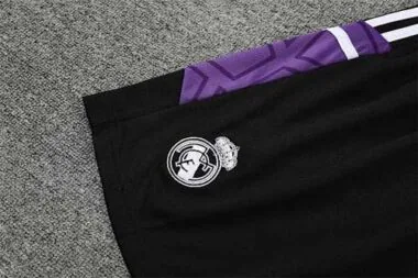 Equipación de entrenamiento del Real Madrid 22-23, negra