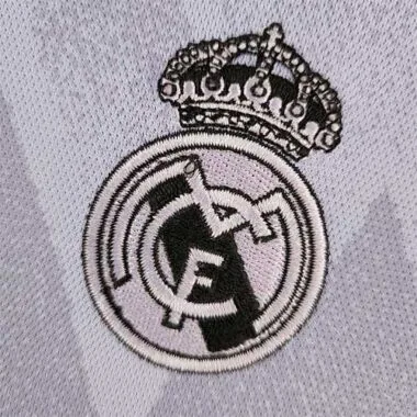 2022/23 Real Madrid away woman