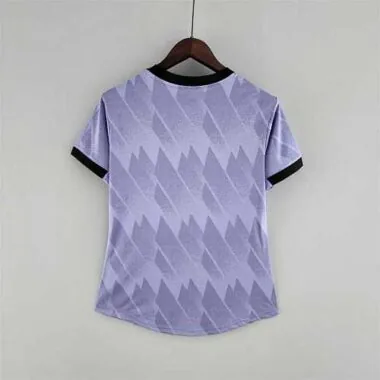 2022/23 Real Madrid away woman
