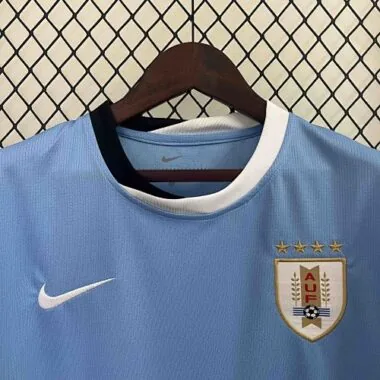 Equipamento de futebol da seleção do Uruguai para 2024 (equipamento de casa)