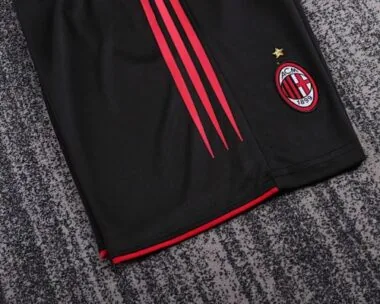 04-05 Retro Kids AC Milan Home Kit