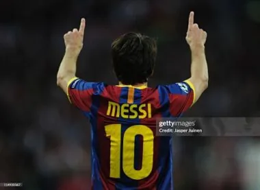 2010-11 Retro Barcelona Home Kit Player