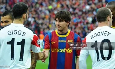 2010-11 Retro Barcelona Home Kit Player