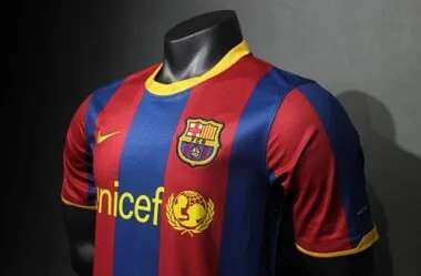 2010-11 Retro Barcelona Home Kit Player