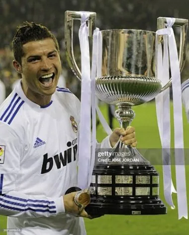 Camiseta de local del Real Madrid de la temporada 2010-11 (edición retro) para jugador