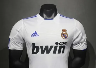 Camiseta de local del Real Madrid de la temporada 2010-11 (edición retro) para jugador