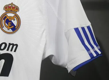 Camiseta de local del Real Madrid de la temporada 2010-11 (edición retro) para jugador