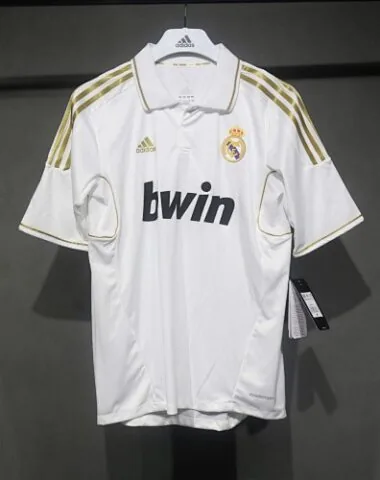 Camiseta de local del Real Madrid de la temporada 2010-11 (edición retro) para jugador