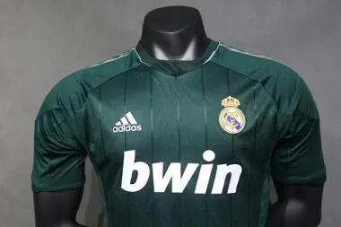2012-13 Retro Real Madrid Second Away Kit Player
