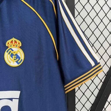 Equipación alternativa retro del Real Madrid de la temporada 98-00