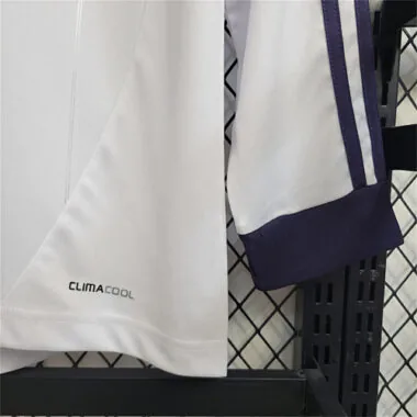 12–13 Real Madrid Heimtrikot mit langen Ärmeln