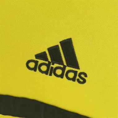11-12 Cartellino giallo al portiere del Real Madrid
