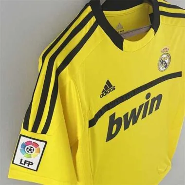 11-12 Cartellino giallo al portiere del Real Madrid