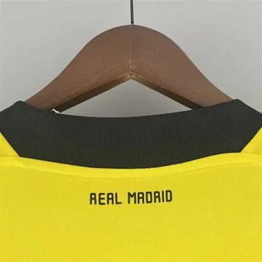 11-12 Cartellino giallo al portiere del Real Madrid