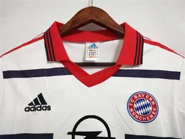98-01 Bayern Munich away