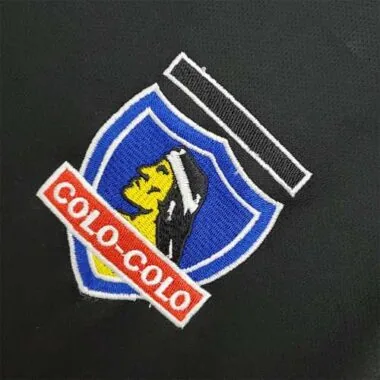 06 Colo-Colo away