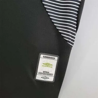 06 Colo-Colo away