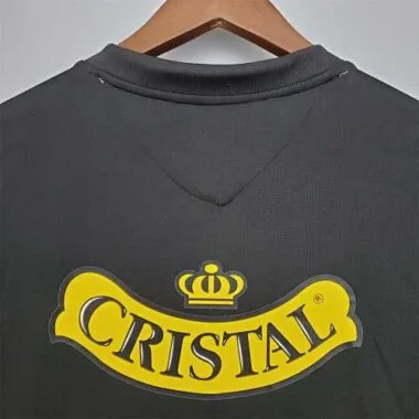06 Colo-Colo away
