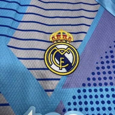 Equipamento azul de guarda-redes do Real Madrid 24-25