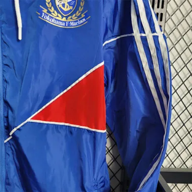 23-24 Chaqueta cortavientos del Yokohama F. Marinos