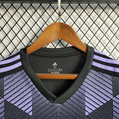 22-23 Lyon third away