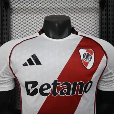 Camisa de futebol do River Plate (jogador n.º 25-26), para jogar em casa, tamanhos S-XXL, barata, venda por grosso na Yupoo
