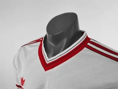 86-88 Manchester United away white