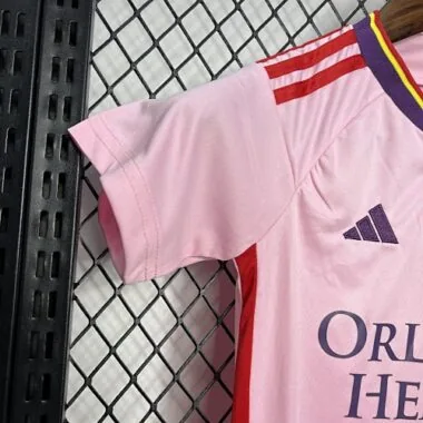 Equipaciones infantiles para los partidos fuera de casa del Orlando City, temporadas 24-25: ropa para jóvenes