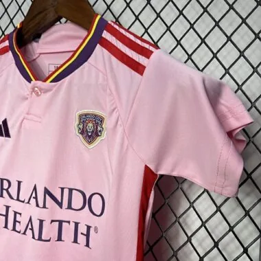 Equipaciones infantiles para los partidos fuera de casa del Orlando City, temporadas 24-25: ropa para jóvenes