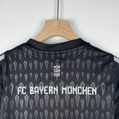 23–24 Kinder-Torwarttrikot Bayern München, Größe 16–28