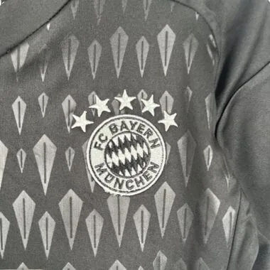 23–24 Kinder-Torwarttrikot Bayern München, Größe 16–28