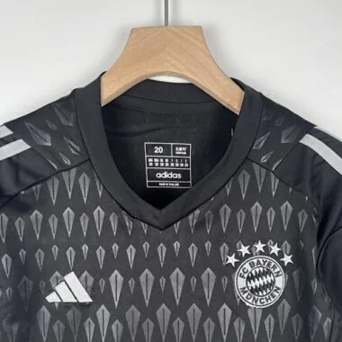 23–24 Kinder-Torwarttrikot Bayern München, Größe 16–28