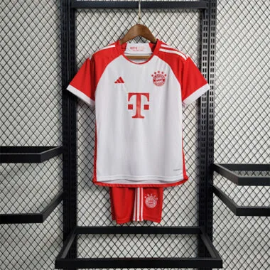 2023/24 Bayern home kids kit
