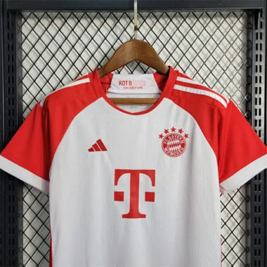 2023/24 Bayern home kids kit