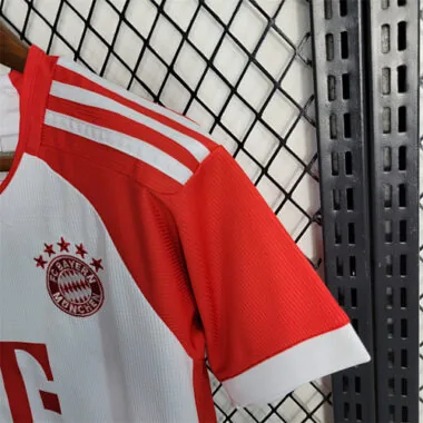 2023/24 Bayern home kids kit