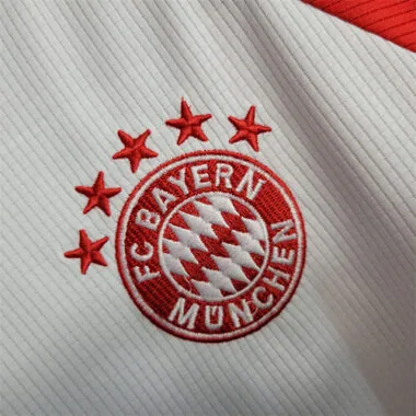2023/24 Bayern home kids kit