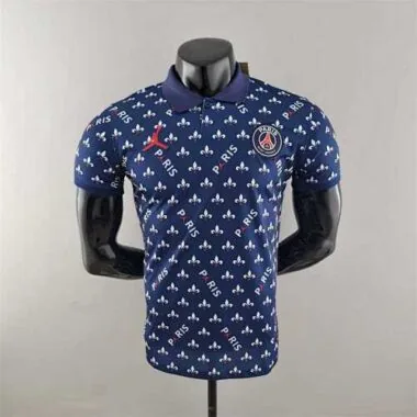 Polo azul del PSG y Jordan, de marca compartida