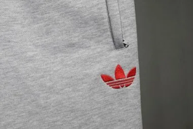 25-26 Manchester United Hoodie Sweatshirt Tracksuit Cheap Football Jersey Wholesale Yupoo