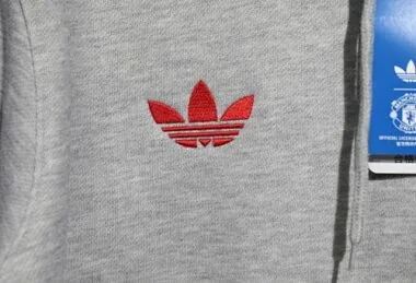 25-26 Manchester United Hoodie Sweatshirt Tracksuit Cheap Football Jersey Wholesale Yupoo