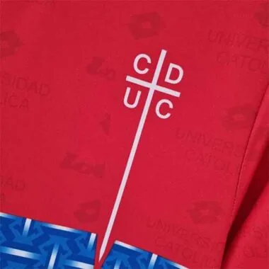 96 La Católica third away