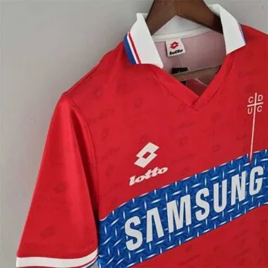 96 La Católica third away