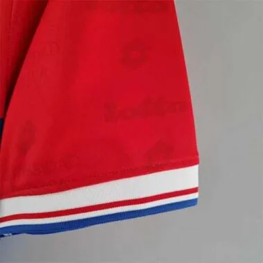 96 La Católica third away