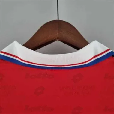 96 La Católica third away
