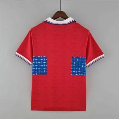 96 La Católica third away
